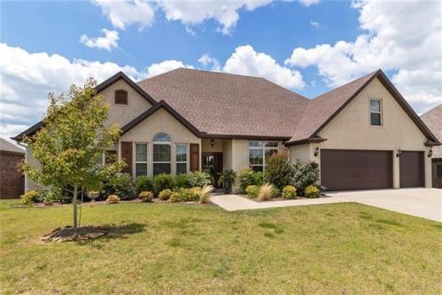 3953 Spyglass Hill Dr, Fayetteville, AR 72701-7905