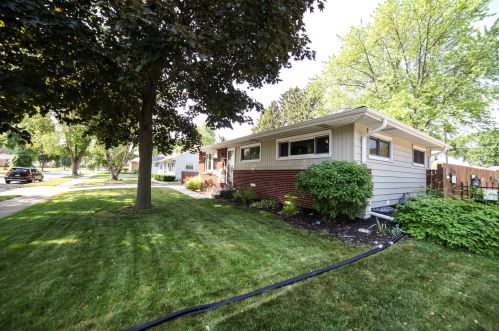 2823 103, Milwaukee WI 53214-2555 exterior