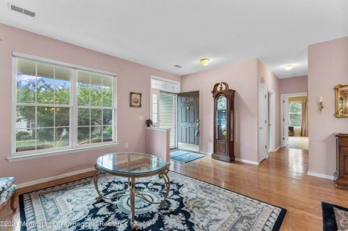 421 Spring Meadow Dr, Lakewood, NJ 08701-7525