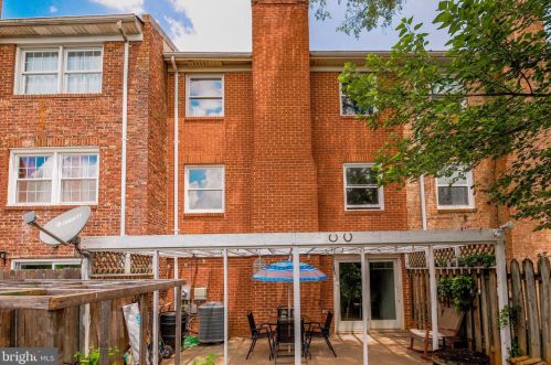 123 Davis Ave, Leesburg VA 20175-3405 exterior