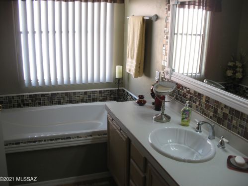 7637 Touchstone St, Tucson AZ 85735-9046 exterior