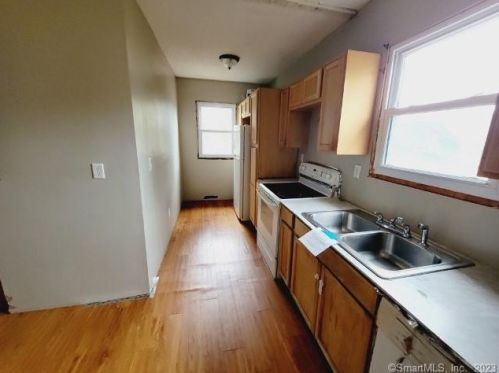 249 Vauxhall St, United States Coast Guard Ac CT  06320-3840 exterior