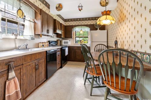 37 Mayfair Ave, Floral Park NY  11001-2546 exterior