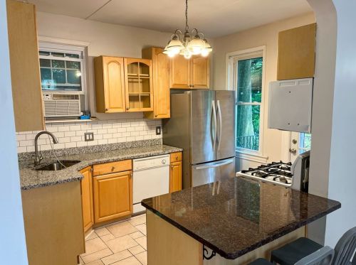 158 Lloyd Ave, Pittsburgh PA 15218-1666 exterior