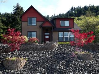 395 Winchester Creek Ave, Winchester, OR 97495-8947