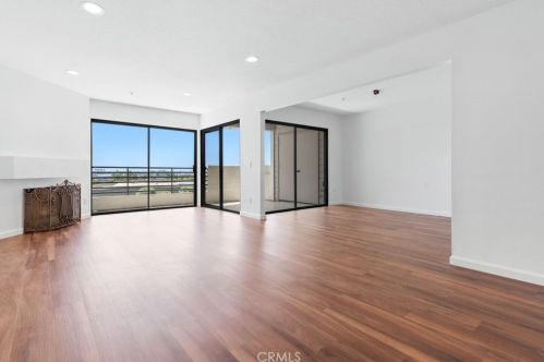 280 Cagney Ln, Newport Beach CA  92663-1617 exterior