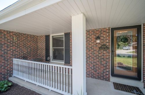 6019 Glenwood Dr, Greendale, WI 53129-1565