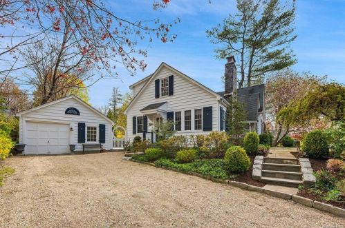 3 Hoyt St, Lewisboro, NY 10590-1321