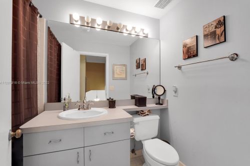 18126 61st Pl, Hialeah FL  33015-5601 exterior