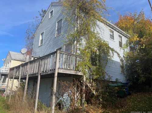 29 Olive St, Waterford, CT 06385-2305