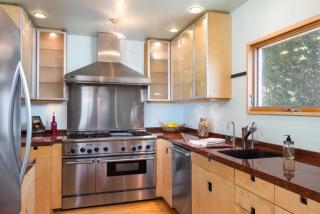 3 Las Alturas Rd, Santa Barbara CA  93103-2171 exterior