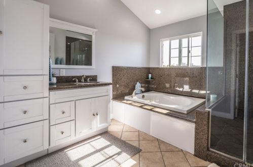 21825 Ravenna Ave, Long Beach CA  90745-3132 exterior