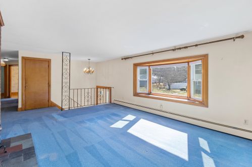 1 Cole St, Salem NH  03079-3931 exterior