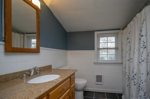 20 Taylor St, Windsor CT  06095-2434 exterior