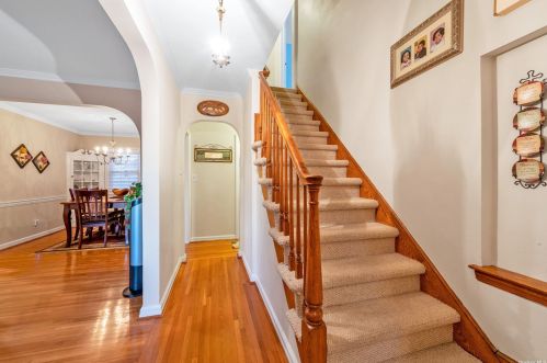 301 Bryn Mawr Rd, New Hyde Park, NY 11040-3508