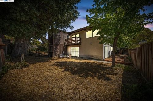2837 55th Ave, Oakland CA  94605-1157 exterior
