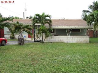 7521 Normandy St, Hollywood, FL 33023-3651