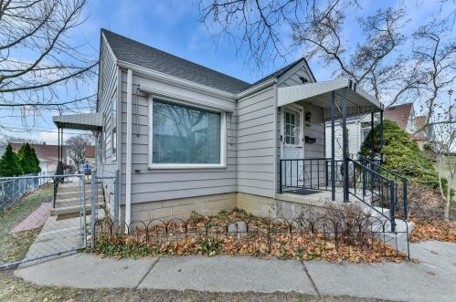3663 15th Pl, Milwaukee, WI 53221-1611