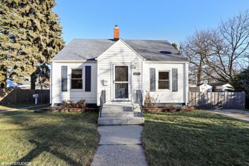 5717 37th Ave, Kenosha, WI 53144-6908