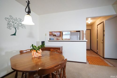 1212 Berkley Cir, Mishawaka, IN 46544-4808