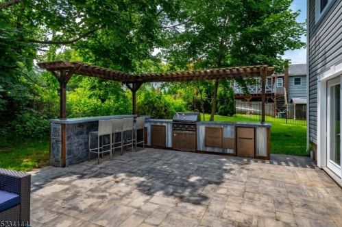 275 Grant St, Berkeley Heights NJ  07922-1142 exterior