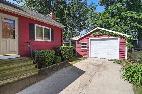 7718 10 Ave, Kenosha WI 53143-6047 exterior