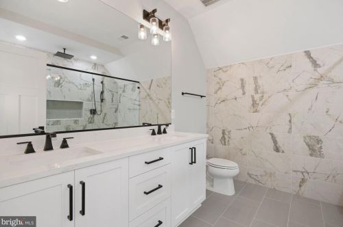 16067 Waterford Crk Cir, Hamilton VA  20158-3342 exterior