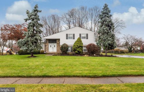 893 Cardinal Ln, Huntingdon Valley, PA 19006-2111