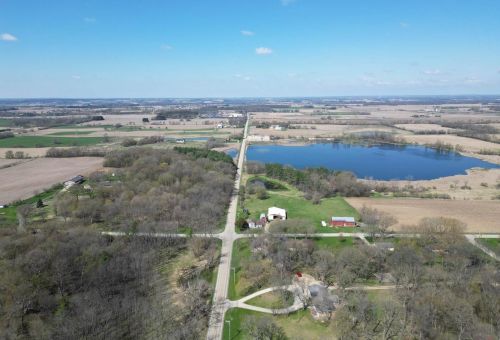 4607 Highway St, Edgerton WI 53534-1958 exterior