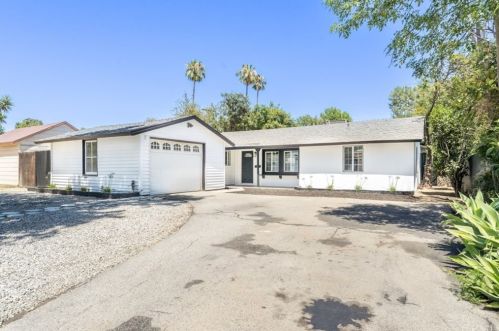 6930 Colbath Ave, Van Nuys CA  91405-4103 exterior