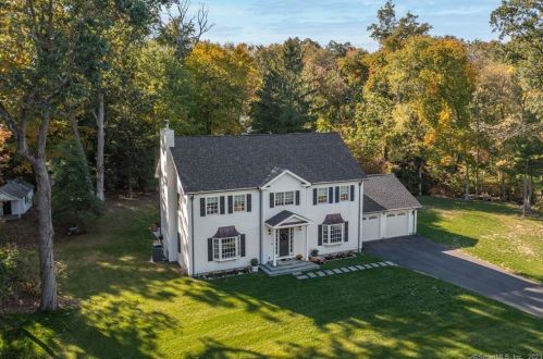 91 White Oak Ln, Stamford, CT 06905-1522