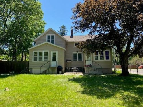 415 Vine St, Hudson, WI 54016-1621