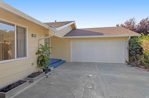 7366 Oak Leaf Dr, Santa Rosa, CA 95409-6206
