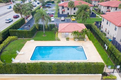 1466 25th Ave, Boynton Beach FL  33426-7476 exterior