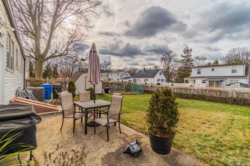 21 Hancock Pl, Iselin NJ  08830-1312 exterior