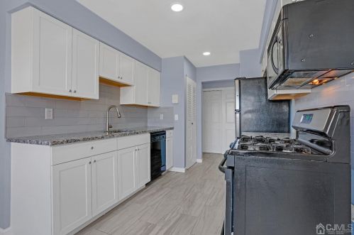 326 Sharon Gdn Ct, Woodbridge NJ  07095-4312 exterior