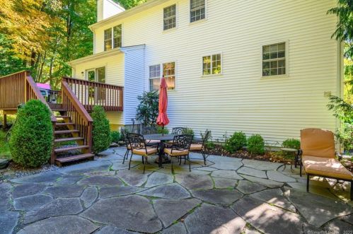 89 Berkshire Rd, Sandy Hook CT 06482-1425 exterior