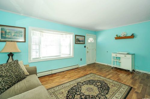 4212 Florence Rd, Bethpage NY  11714-6208 exterior