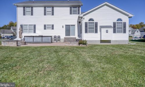 411 Mannering Dr, Dover DE  19901-5409 exterior