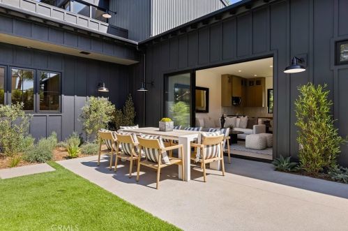 4955 Haskell Ave, Van Nuys CA  91436-1674 exterior