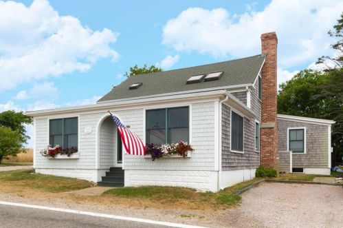 844 Side Rd, New Shoreham, RI 02807