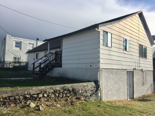 85 Lake St, Weed, CA 96094-2519