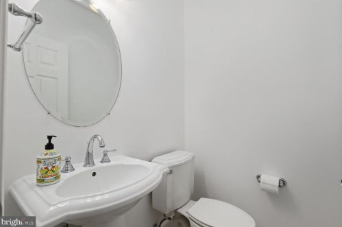 14757 Potomac Branch Dr, Woodbridge VA  22191-4030 exterior