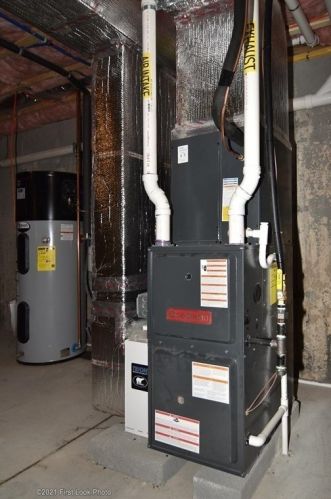 1588 Bulgarmarsh Rd, Tiverton RI  02878-2510 exterior