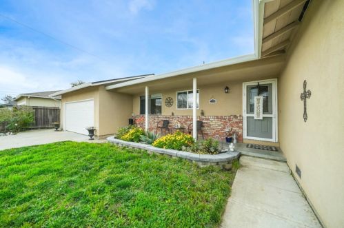 1970 Scenic Cir, Hollister, CA 95023-5801