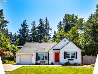 9526 62nd Dr, Portland, OR 97219-4919
