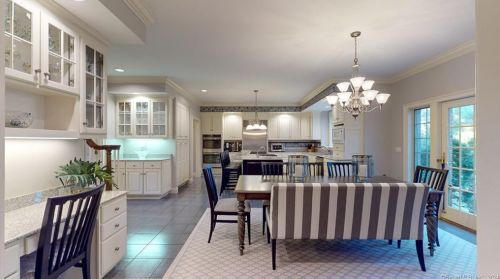 6 Townsend Rd, Farmington CT  06032-1569 exterior