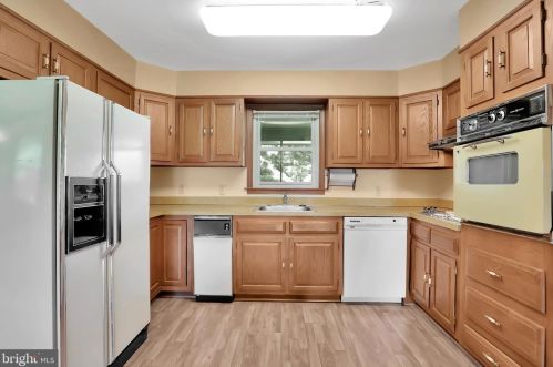 2204 Brook Creek Rd, Toms Brook VA  22660-2544 exterior