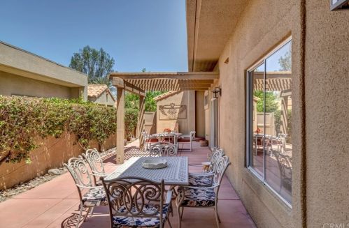7 Pine Valley Dr, Rancho Mirage CA  92270-1606 exterior