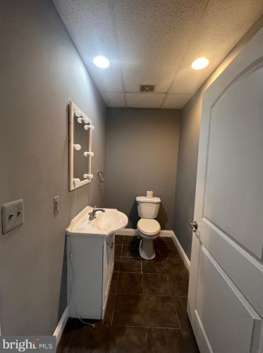 132 Washington St, Charles Town WV  25414-1072 exterior